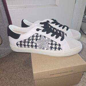 Vintage Havana Women's Black and White Sneakers